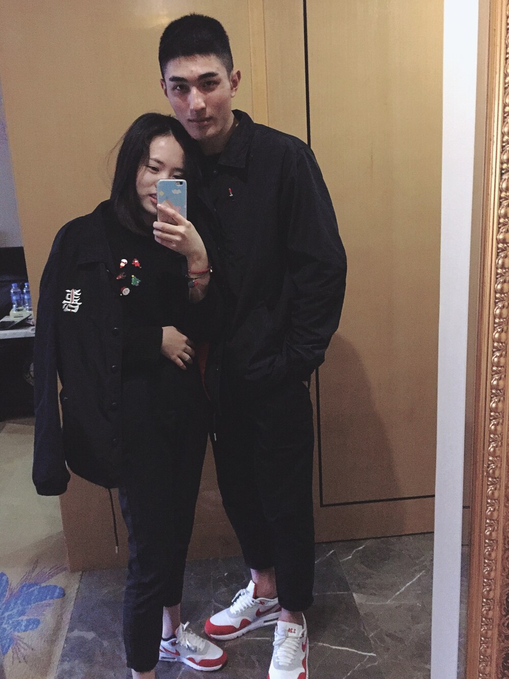 「NIKEのアイテム（スニーカー、レッド系）」を使った、Ganodermaさん（メンズ・178cm）の冬コーディネートの1枚目の写真