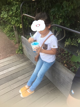 「H&M（エイチ・アンド・エム）のアイテム（デニムパンツ、ブルー系）」を使った、Sachiさん（キッズ）の秋コーディネート