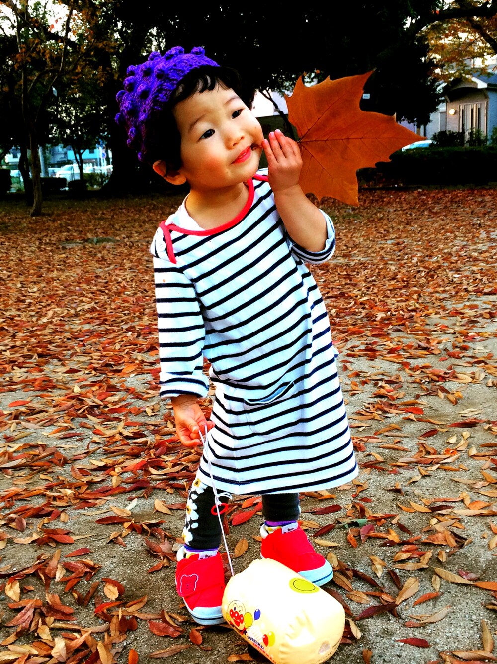 「1歳10カ月、チャイハネ、ベベッキ、チャイハネキッズ」｜「チャイハネの【チャイハネ】フルーチェKID'Sキャップ（ニットキャップ/ビーニー、パープル系）」を使った、たかいずみっとさん（レディース・158cm）の冬コーディネートの1枚目の写真