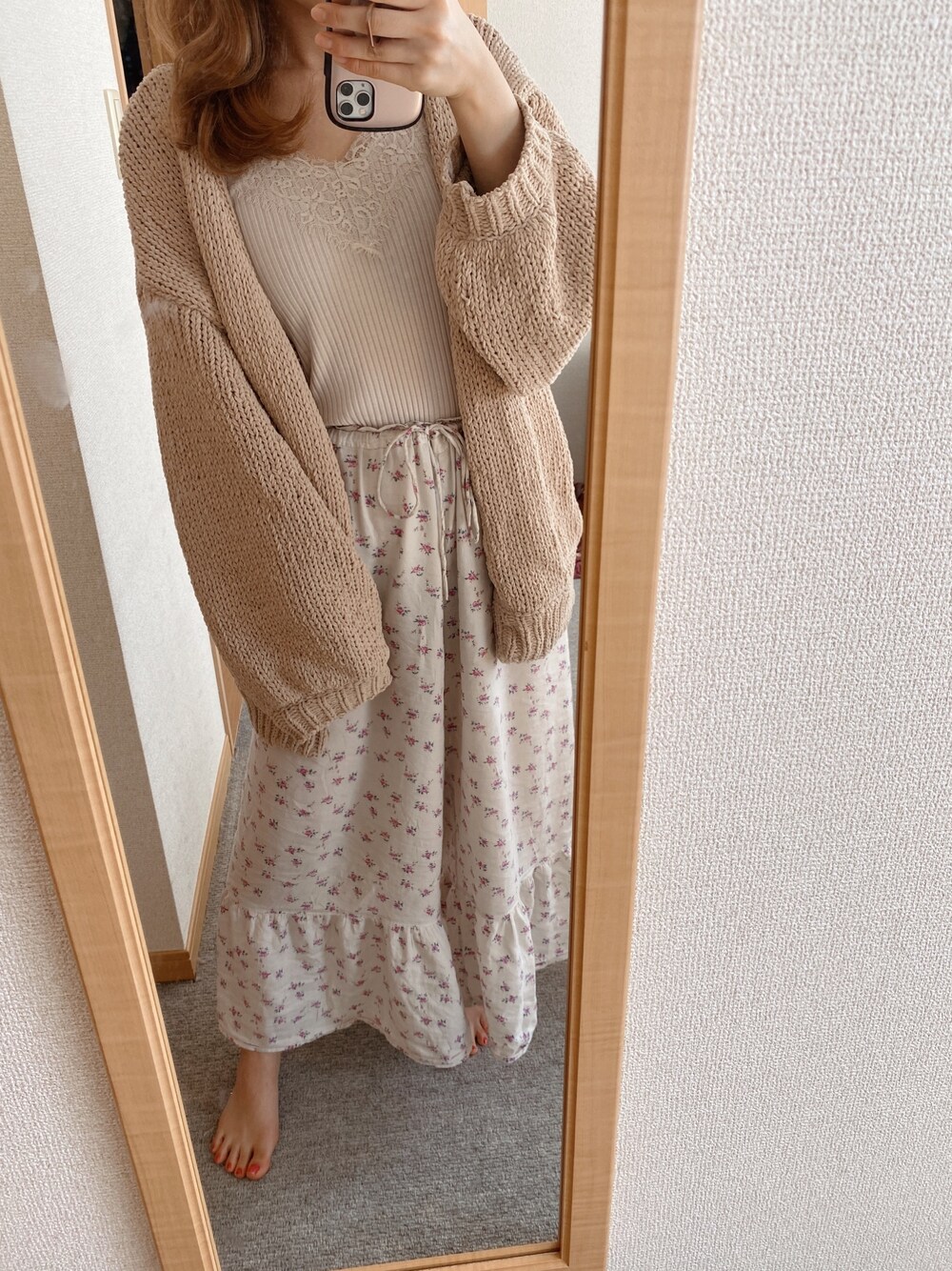 「おうちファッション、リラックススタイル、カジュアルコーデ、ラフコーデ、春、ベージュコーデ、部屋着」｜「gelato piqueのアイテム（その他パンツ、ホワイト系）」を使った、mayukoさん（レディース・157cm）の春コーディネートの1枚目の写真