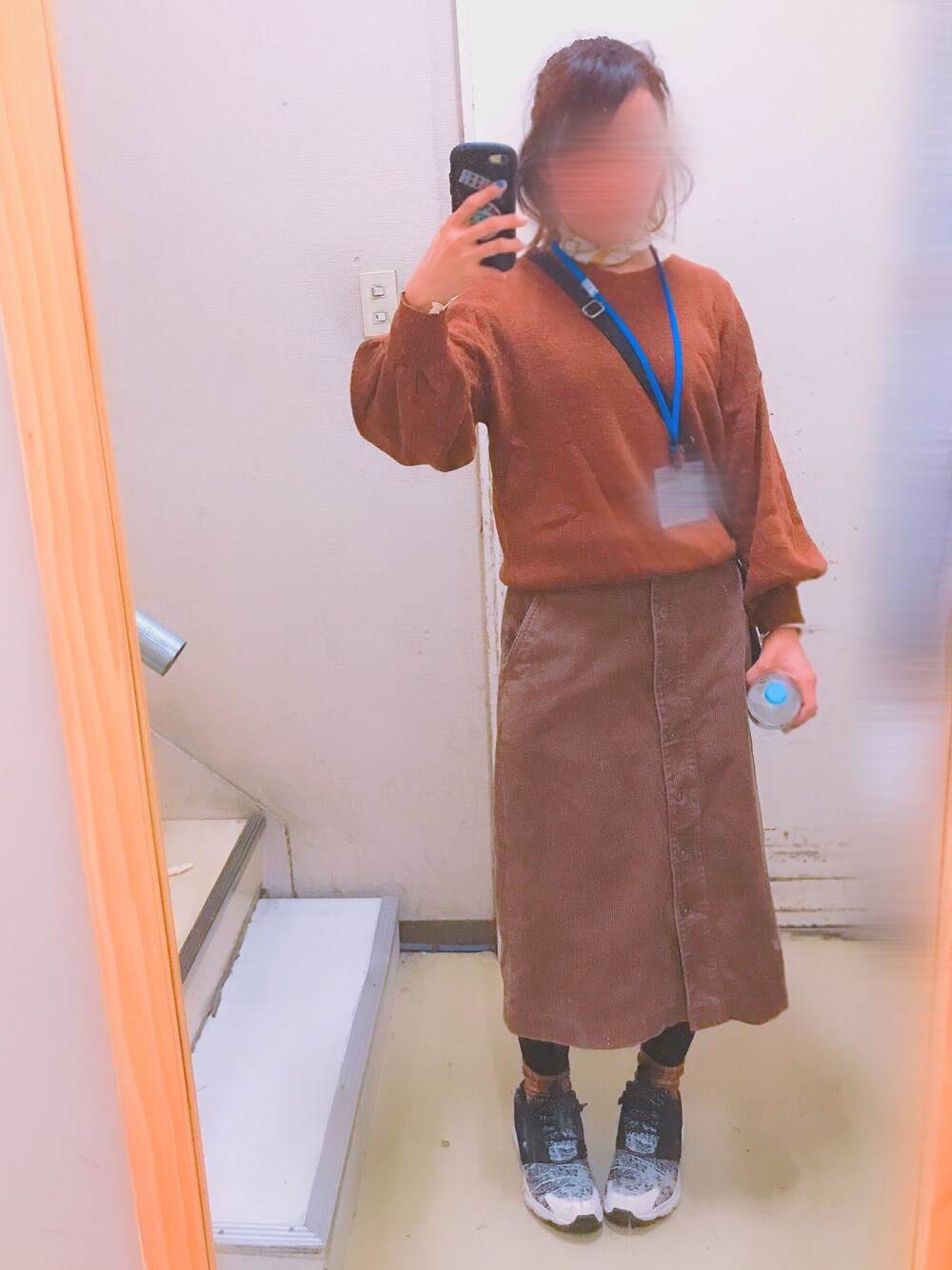 「ママコーデ、ママファッション、しごとスタイル、ワーキングマザー」｜「あんこママからもらったのアイテム（バンダナ/スカーフ、ベージュ系）」を使った、まはろさん（レディース・159cm）の冬コーディネートの1枚目の写真
