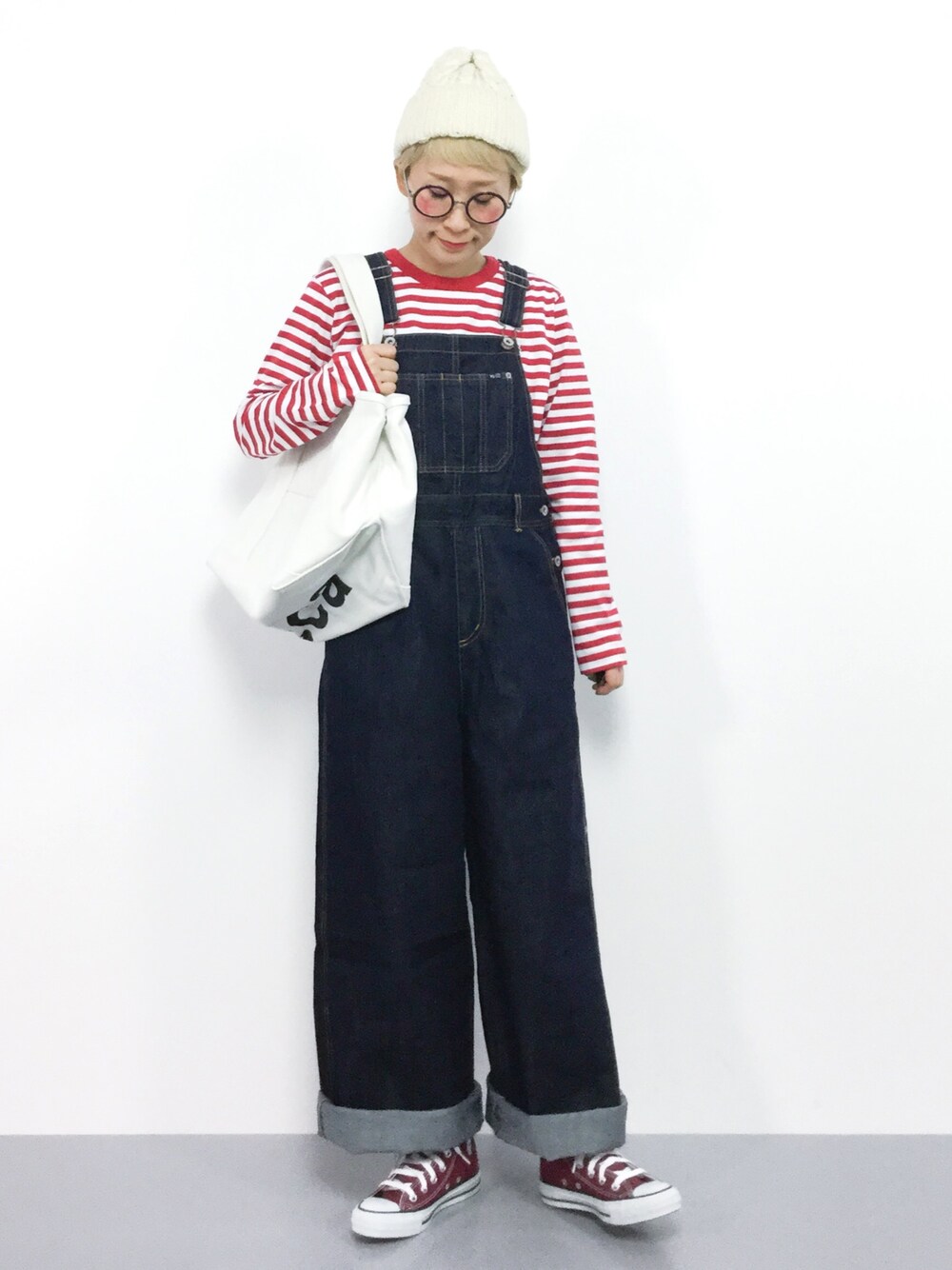 「デニム、コンバース、ニット帽、サロペット、オーバーオール、converse、しましま、ボーダートップス、ラコステ、Saleでお安くなってますよー」｜「179/WGのデニムオーバーオール（サロペット/オーバーオール、ブルー系）」を使った、ひいこさん（レディース・154cm）の冬コーディネートの1枚目の写真
