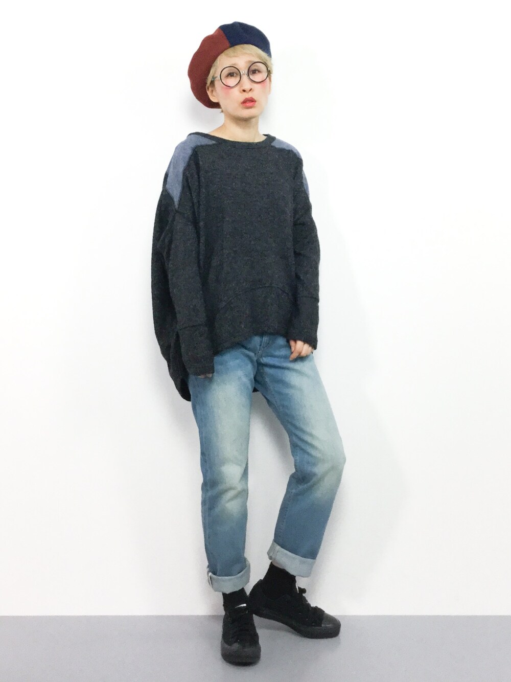 「カットソー、デニム、ベレー帽、デニムパンツ、金髪、低身長、メルシーボークー、カジュアルコーデ、mercibeaucoup、ひいこーで」｜「SPIGAのﾊﾞｲｶﾗｰﾍﾞﾚｰ帽（ハンチング/ベレー帽、ブルー系）」を使った、ひいこさん（レディース・154cm）の冬コーディネートの1枚目の写真