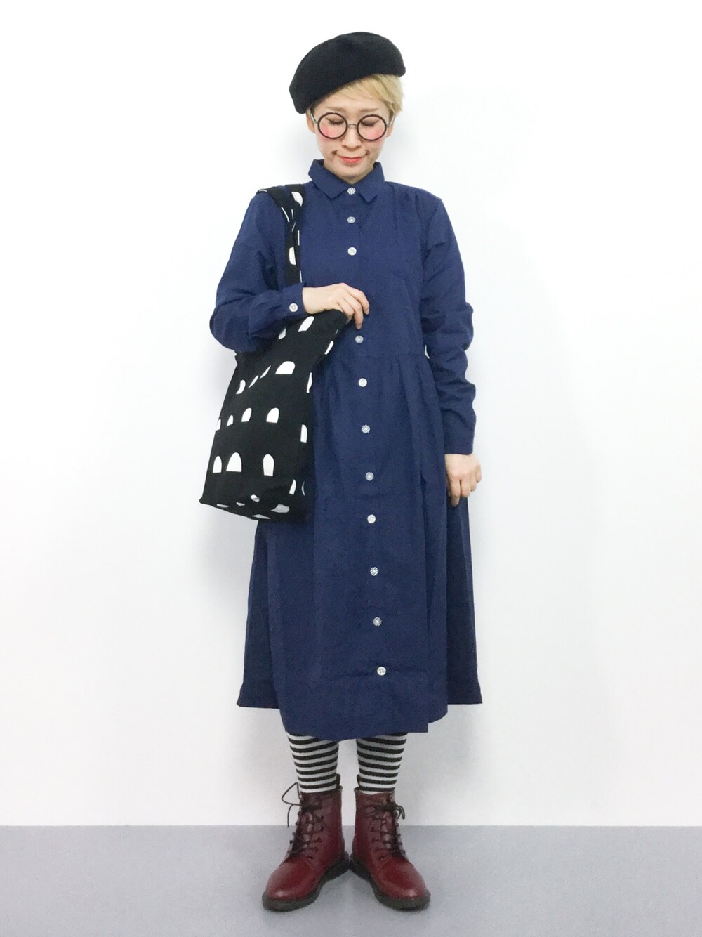「ワンピース、ベレー帽、ネイビー、marimekko、ショートブーツ、レースアップシューズ、マリメッコ、シャツワンピ、ボーダーソックス、Saleでお安くなってますよー」｜「milsaの【milsa】Basque TuckBeret / 【ミルサ】バスク タック ベレー オーバーライド（ハンチング/ベレー帽、ブラック系）」を使った、ひいこさん（レディース・154cm）の冬コーディネートの1枚目の写真