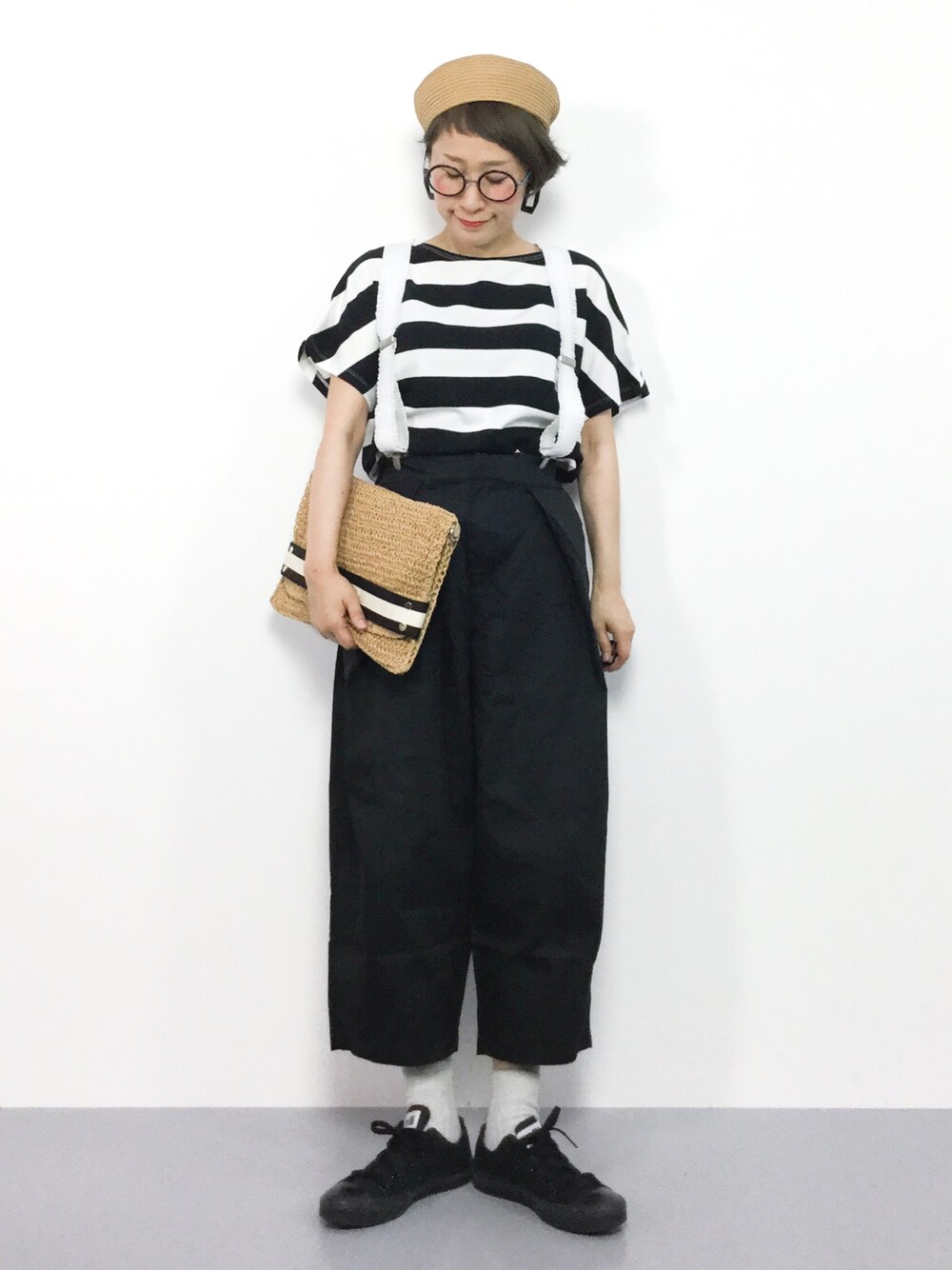 「ベレー帽、サスペンダー、マリン、タックパンツ、ボーダートップス、ボーダーTシャツ」｜「merlot plusのフロントタックコットンテーパードワイドパンツ1508（その他パンツ、ブラック系）」を使った、ひいこさん（レディース・154cm）の夏コーディネートの1枚目の写真