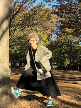 「黒ワンピ」｜「アイテム（ナイロンジャケット）」を使った、ひいこさん（レディース・154cm）の秋コーディネート