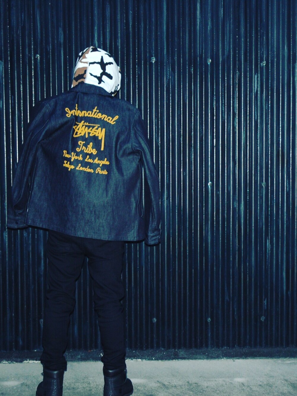 「シンプルコーデ、オトナカジュアル、カジュアル、モノトーン」｜「STUSSYのアイテム（デニムジャケット、グレー系）」を使った、なっくんさん（メンズ・178cm）の冬コーディネートの1枚目の写真
