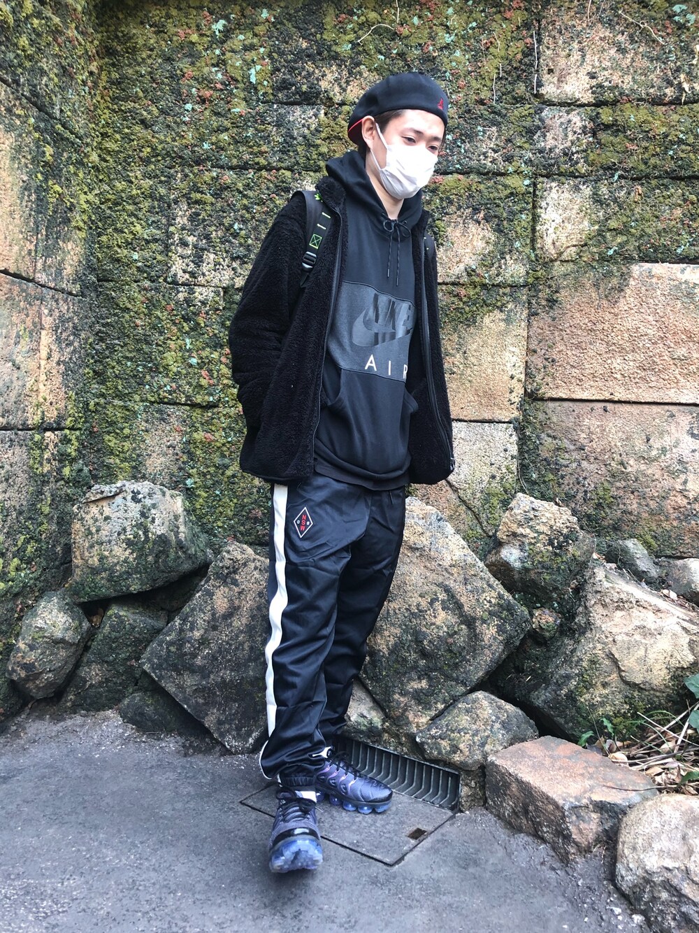 「NIKE AIR MAX、vapar max、ディズニーコーデ、スポーツミックス、KANGOL、パープル×黒、nike nsw、ナイキコーデ、nike adidace」｜「NIKEのアイテム（パーカー、ブラック系）」を使った、sukechangさん（メンズ・181cm）の春コーディネートの1枚目の写真