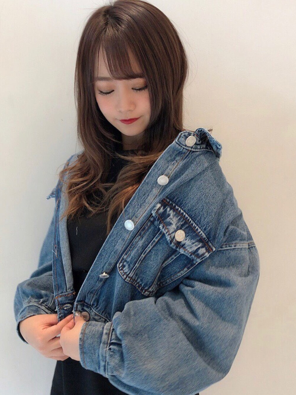 「シンプル、ラフコーデ、カジュアル、春、デニム、デニムジャケット、プチプラ、one way、ワンウェイ」｜「one wayのデニムショートシャツジャケット（デニムジャケット、ブルー系）」を使った、onewayさん（レディース・160cm）の冬コーディネートの1枚目の写真