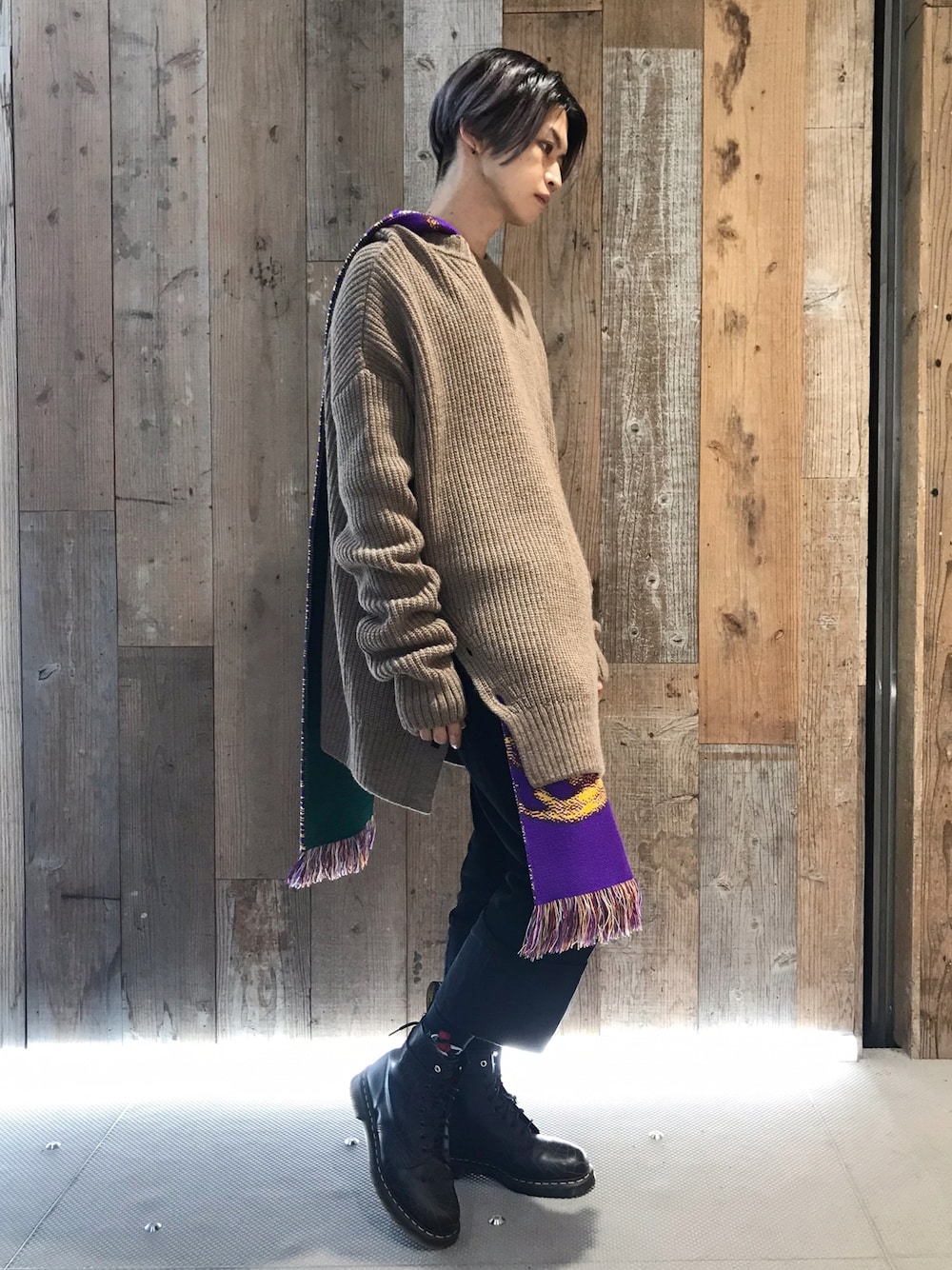 JOHN LAWRENCE SULLIVANのマフラーを使った人気ファッション