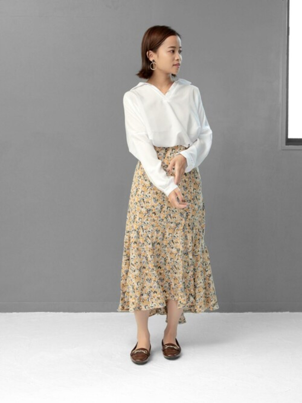 「パンプス、イヤリング、ローファー、ブラウン、ビットローファー、シャツスタイル、低身長、甘辛mix、ボブ、マーメードスカート」｜「SOROTTOのビット付き スクエアトゥローファーパンプス (LADYS)（ローファー、ブラウン系）」を使った、sr__aさん（レディース・152cm）の冬コーディネートの1枚目の写真