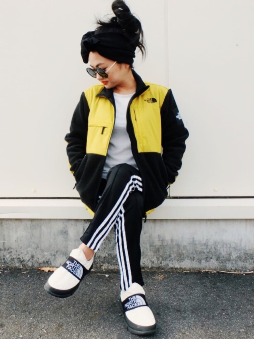 「THE NORTH FACE、adidas originals、冬コーデ、大人カジュアル、スニーカー女子、ラフ、ootd、カジュアル、supreme」｜「THE NORTH FACEの【THE NORTH FACE】NSE LITE MOC ヌプシ トラクション ライト モック（ブーティ、ホワイト系）」を使った、ryooppさん（レディース・145cm）の秋コーディネートの1枚目の写真