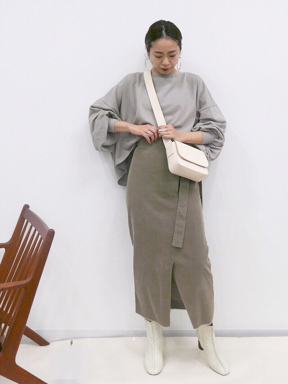 KAORIさんの「コーデュロイラップスカート（ETRE TOKYO）」を使ったコーディネートの1枚目の写真
