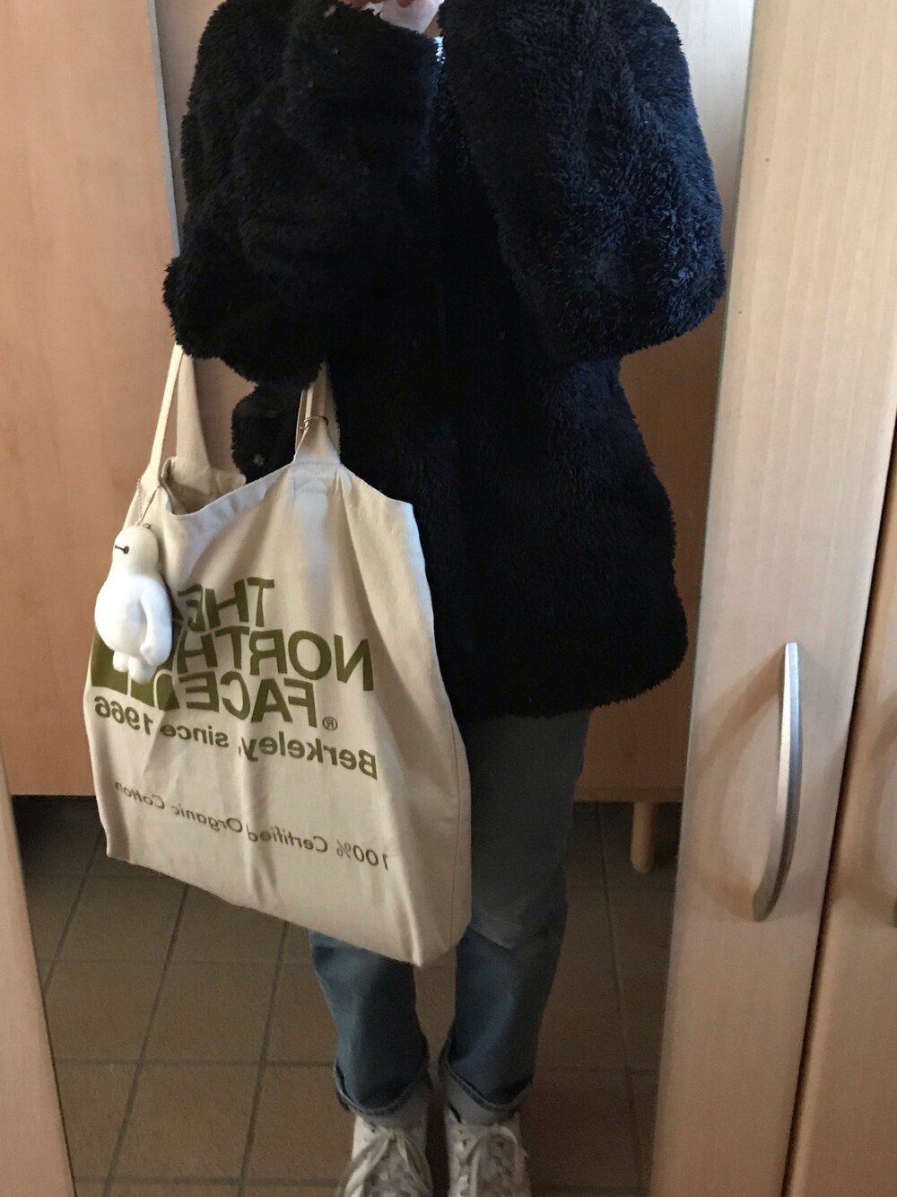 「バイト、ラフコーデ」｜「UNIQLOのアイテム（その他アウター、ブラック系）」を使った、キノコさん（レディース・153cm）の春コーディネートの1枚目の写真
