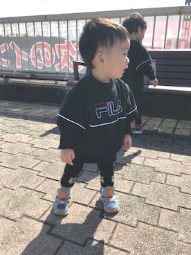 「FILA（フィラ）のアイテム（スウェット）」を使った、たくまさん（キッズ・70cm）の秋コーディネート