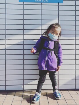 「アイテム（スリッポン、パープル系）」を使った、FYRさん（キッズ・90cm）の春コーディネート