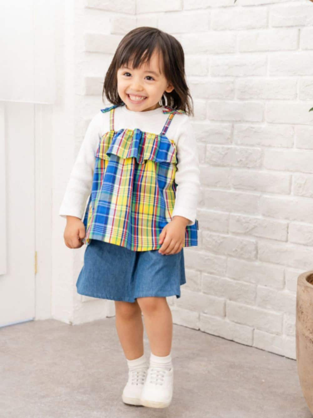 「こどもの森、こどもの森eshop、moujonjon、ムージョンジョン、キッズコーデ、子供服、春コーデ、女の子コーデ、キッズファッション」｜「Moujonjonの先染チェックキャミチュニックＴシャツ（Tシャツ/カットソー、イエロー系）」を使った、こどもの森e-shopさん（キッズ・90cm）の春コーディネートの1枚目の写真