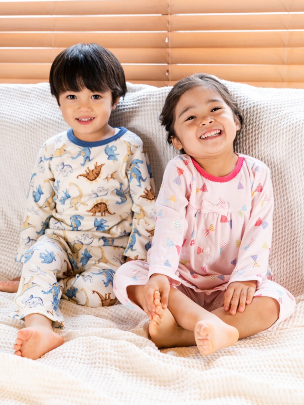 ピンク系のルームウェア/パジャマを着用したキッズの春コーディネートの1枚目の写真