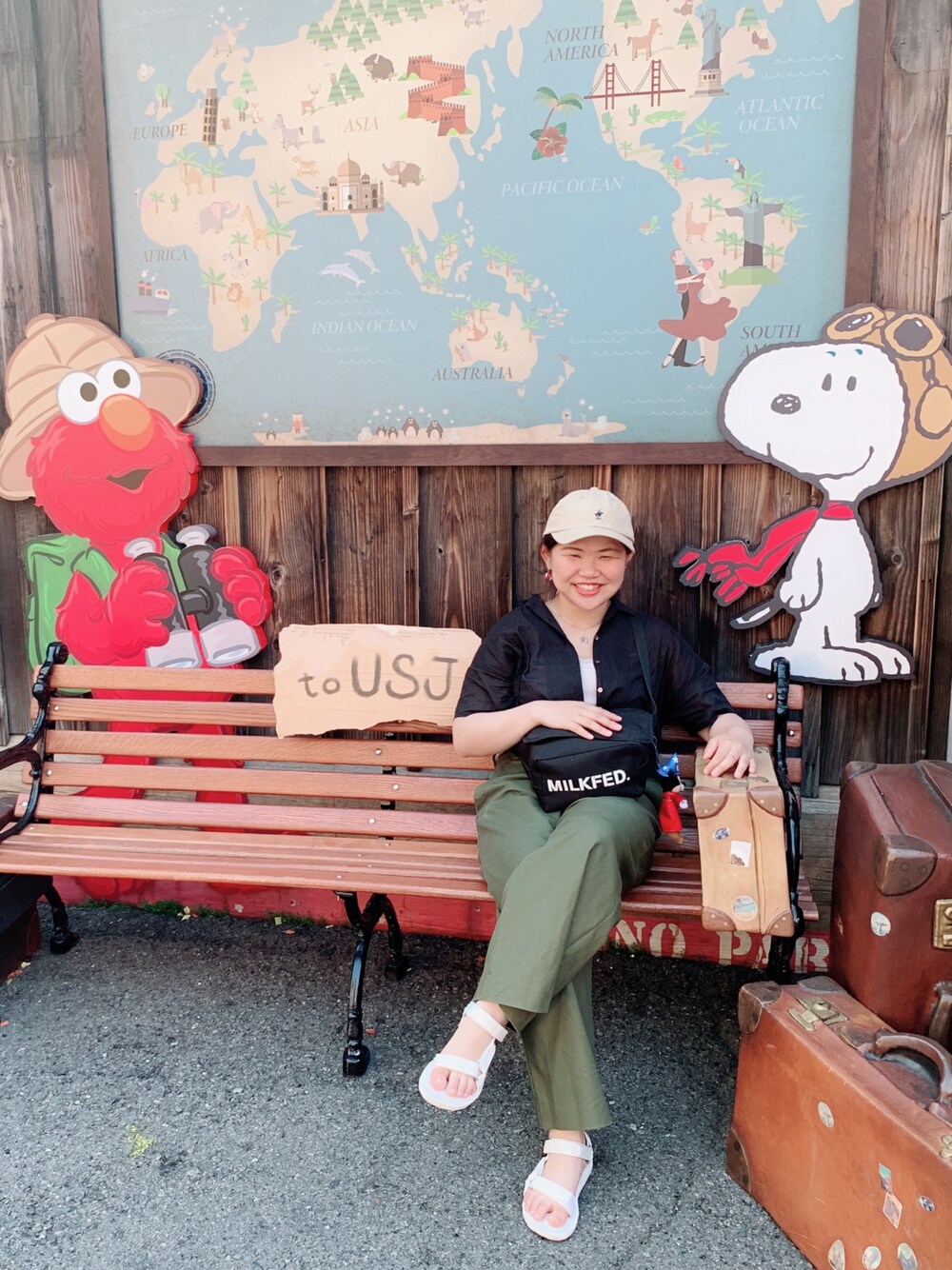 「USJ、テーマパーク、大人カジュアル、今日のコーデ、カジュアル、おしゃれさんと繋がりたい、シンプルコーデ」｜「Tevaの【TEVA/テバ】1003987 Original Universal WOMENS（サンダル、ホワイト系）」を使った、しーちゃんさん（レディース・155cm）の夏コーディネートの1枚目の写真