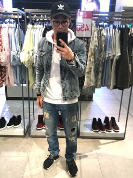 「REMIX（リミックス）のアイテム（パンツ）」を使った、Izzue Liaoさん（メンズ・177cm）の春コーディネート