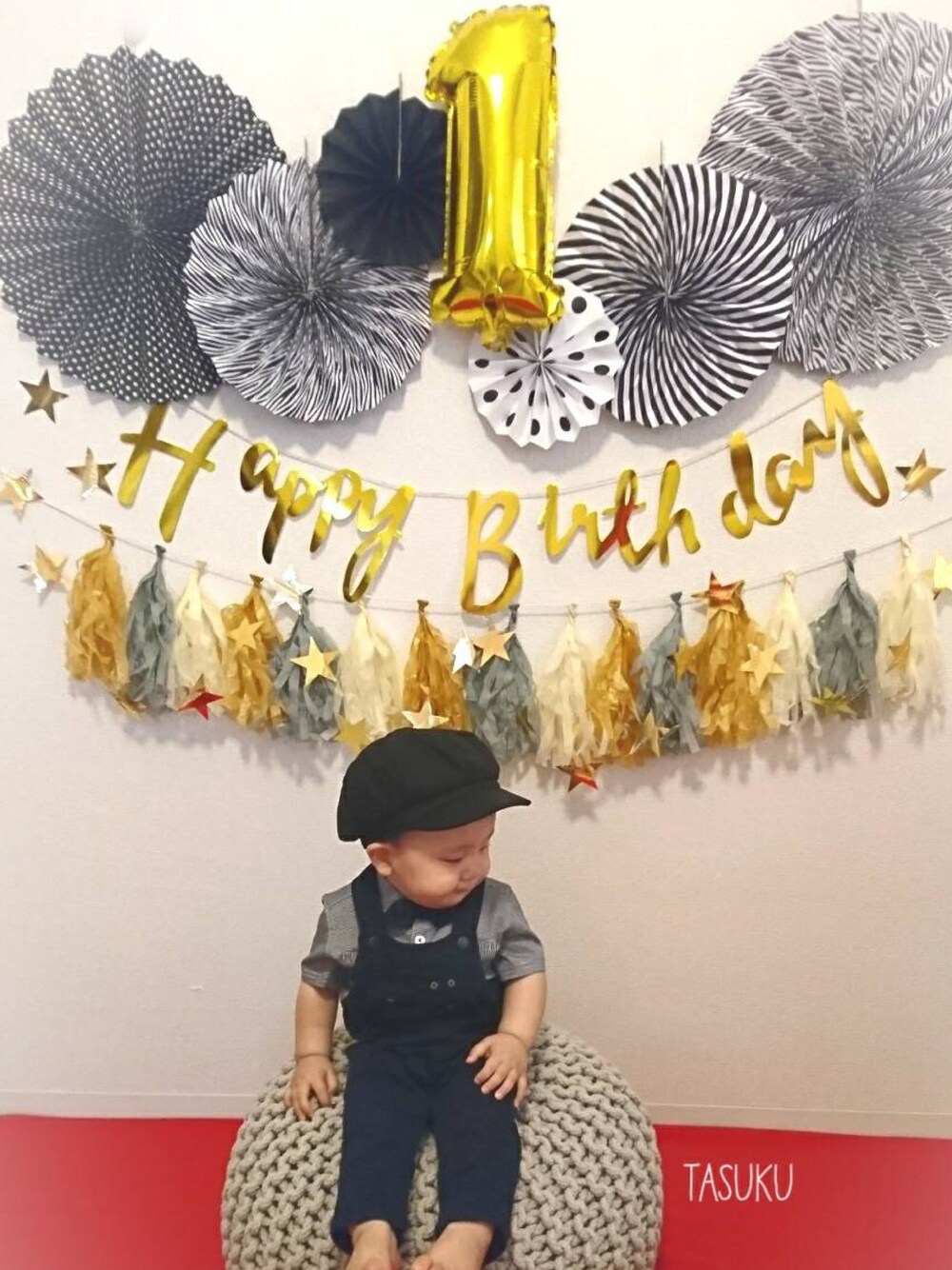 「1歳、誕生日、キャスケット、sense of wonder、GAP、サロペット」｜「sense of wonderの100/2スムースボーダー タイ付シャツ（シャツ/ブラウス、ブルー系）」を使った、tasukuさん（キッズ・70cm）の春コーディネートの1枚目の写真