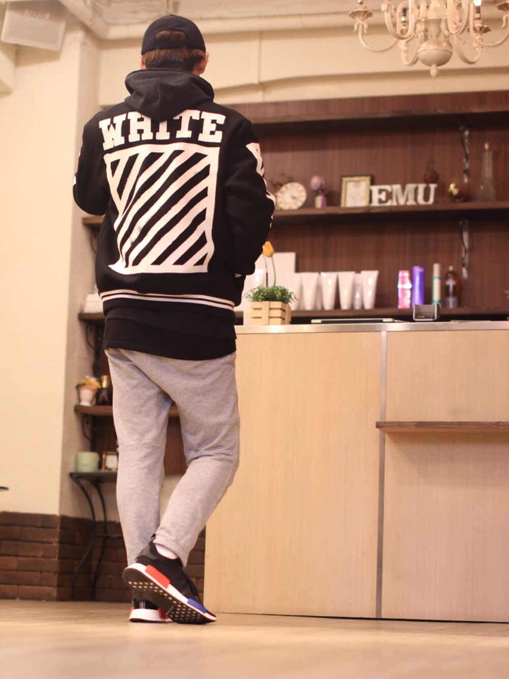 「vetements、OFF-WHITE、offwhite、NIKE、adidas、NMD」｜「off whiteのOFF WHITE 『BRUSHED DIAGONALS VARSITY』スタジャン（スタジャン、ブラック系）」を使った、tomohironakajimaさん（メンズ・179cm）の春コーディネートの1枚目の写真
