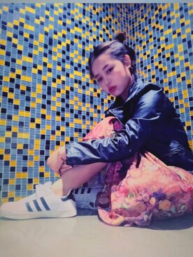 「H&M（エイチ・アンド・エム）のアイテム（ライダースジャケット、ブラック系）」を使った、悦张queenさん（レディース）の冬コーディネート