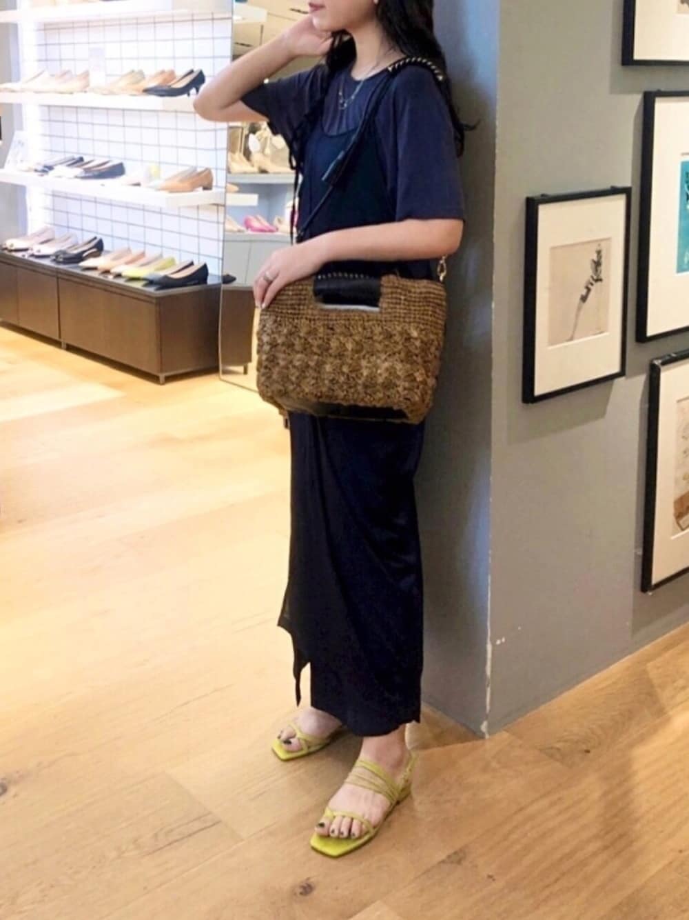 「abahouse、piche abahouse、LOWELL things、華奢サンダル、ワンピース、夏コーデ、ラフ、リラックススタイル、ラフィアバッグ」｜「KBFのアイテム（トップス、ブルー系）」を使った、Rihoさん（レディース・159cm）の夏コーディネートの1枚目の写真