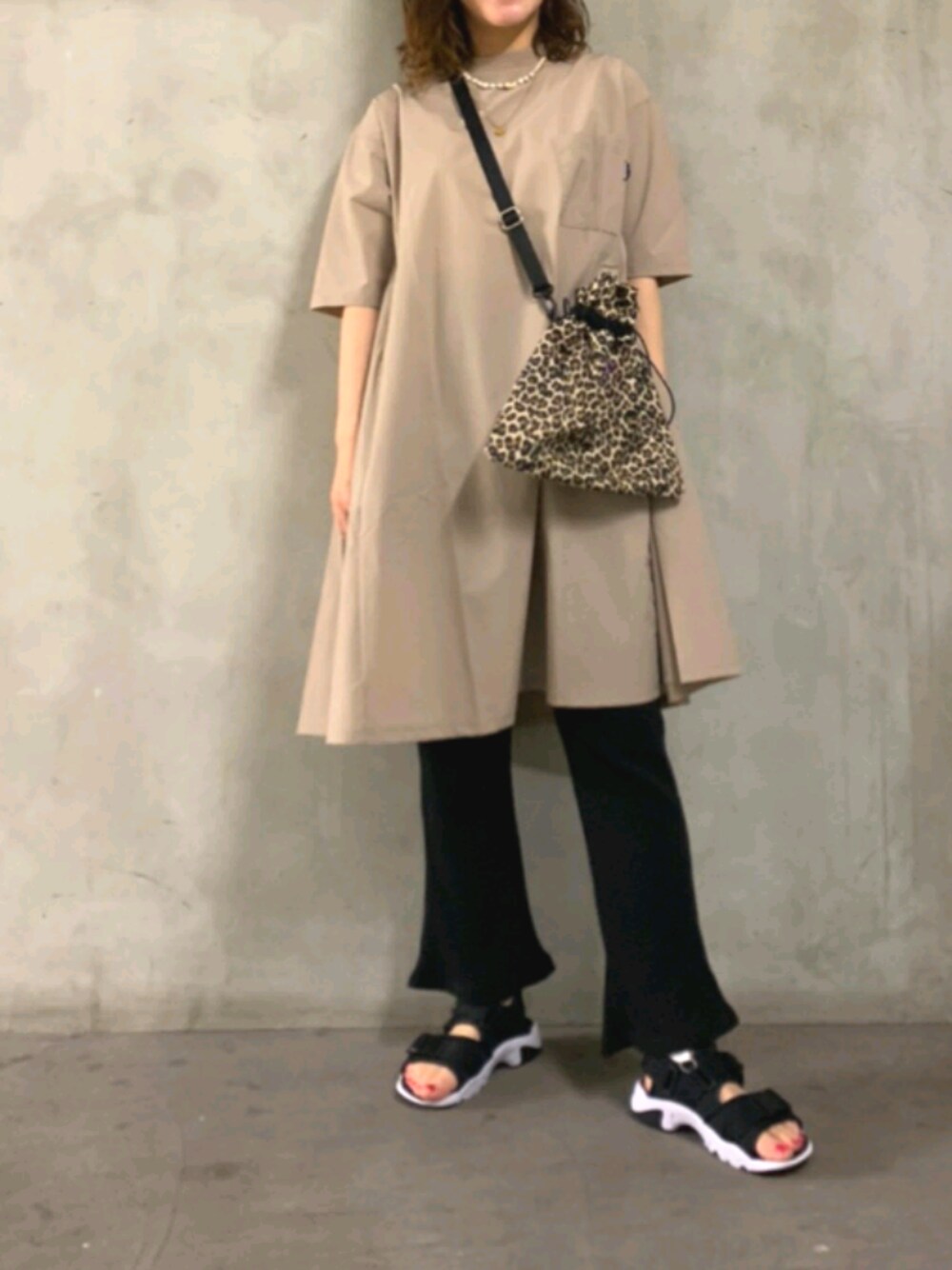 「THOUSAND MILE、アウトドア女子、アウトドアコーデ、アウトドアスタイル、サウザンドマイル」｜「FREAK'S STOREのTHOUSAND MILE × FREAK'S STORE/サウザンドマイル 5分袖フレアミニワンピース（ワンピース、ベージュ系）」を使った、け ろ り んさん（レディース・158cm）の春コーディネートの1枚目の写真