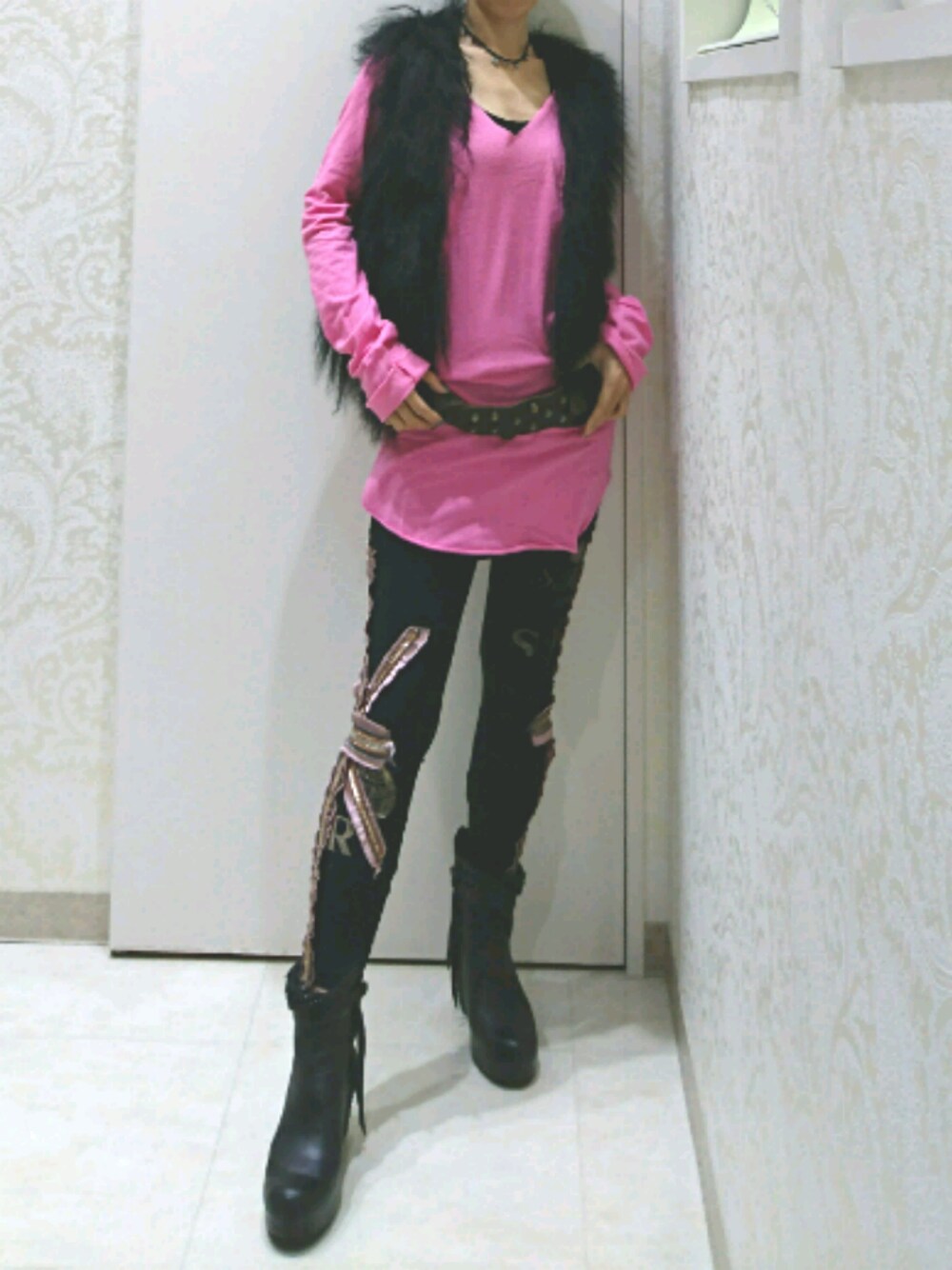 「秋のコーデ、大人カジュアル、おしゃれさんと繋がりたい、ootd、LGB、moussy、SHARE SPIRIT、KMRii、ファーベスト、ピンク」｜「L.G.B.のアイテム（トップス、ピンク系）」を使った、チサさん（レディース・162cm）の秋コーディネートの1枚目の写真