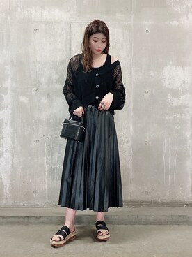 「JEANASIS（ジーナシス）のビーガンレザープリーツスカート/877955（スカート、ブラック系）」を使った、Yuriさん（レディース・171cm）の春コーディネート