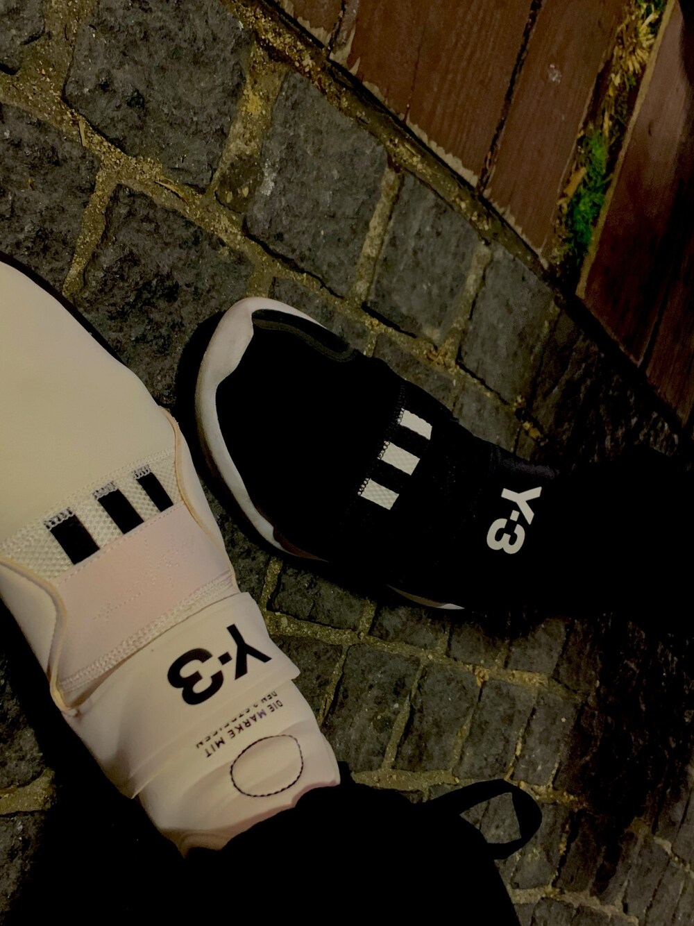 「Y-3、yohjiyamamoto」｜「Y-3のアイテム（シューズ、ブラック系）」を使った、nandemonainaさん（メンズ・50cm）の夏コーディネートの1枚目の写真
