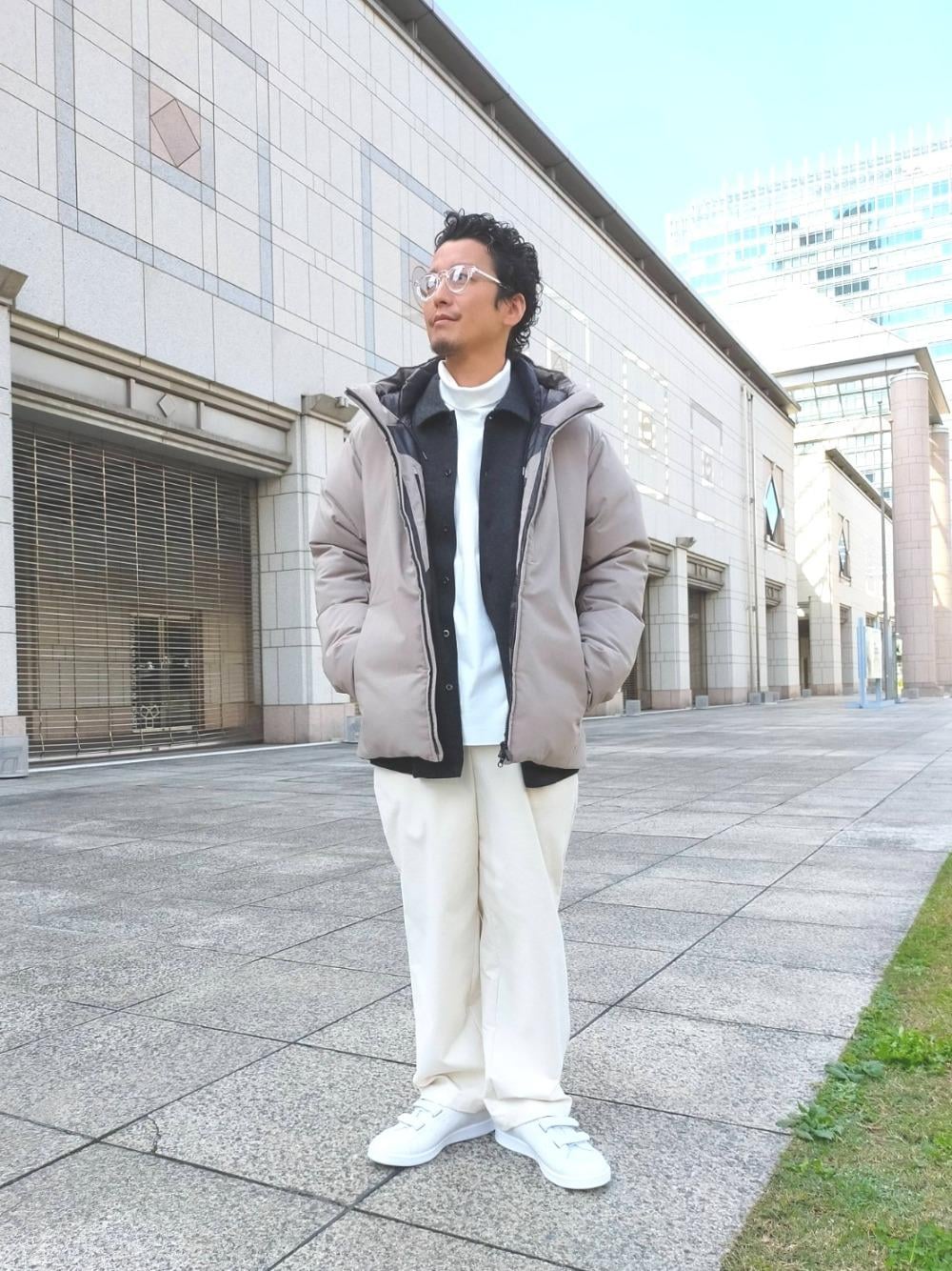 「スニーカー、リラックス、シューズ、RECOMMEND  ITEM STYLING、EXCLUTIVE ITEM STYLE、WIDE SILHOUETTE STYLE、DOWN JACKET STYLE」｜「KANEKO OPTICALのUNITED ARROWS by KANEKO OPTICAL Kevin/アイウェア MADE IN JAPAN（メガネ、その他）」を使った、中村 昇吾さん（メンズ・167cm）の秋コーディネートの1枚目の写真