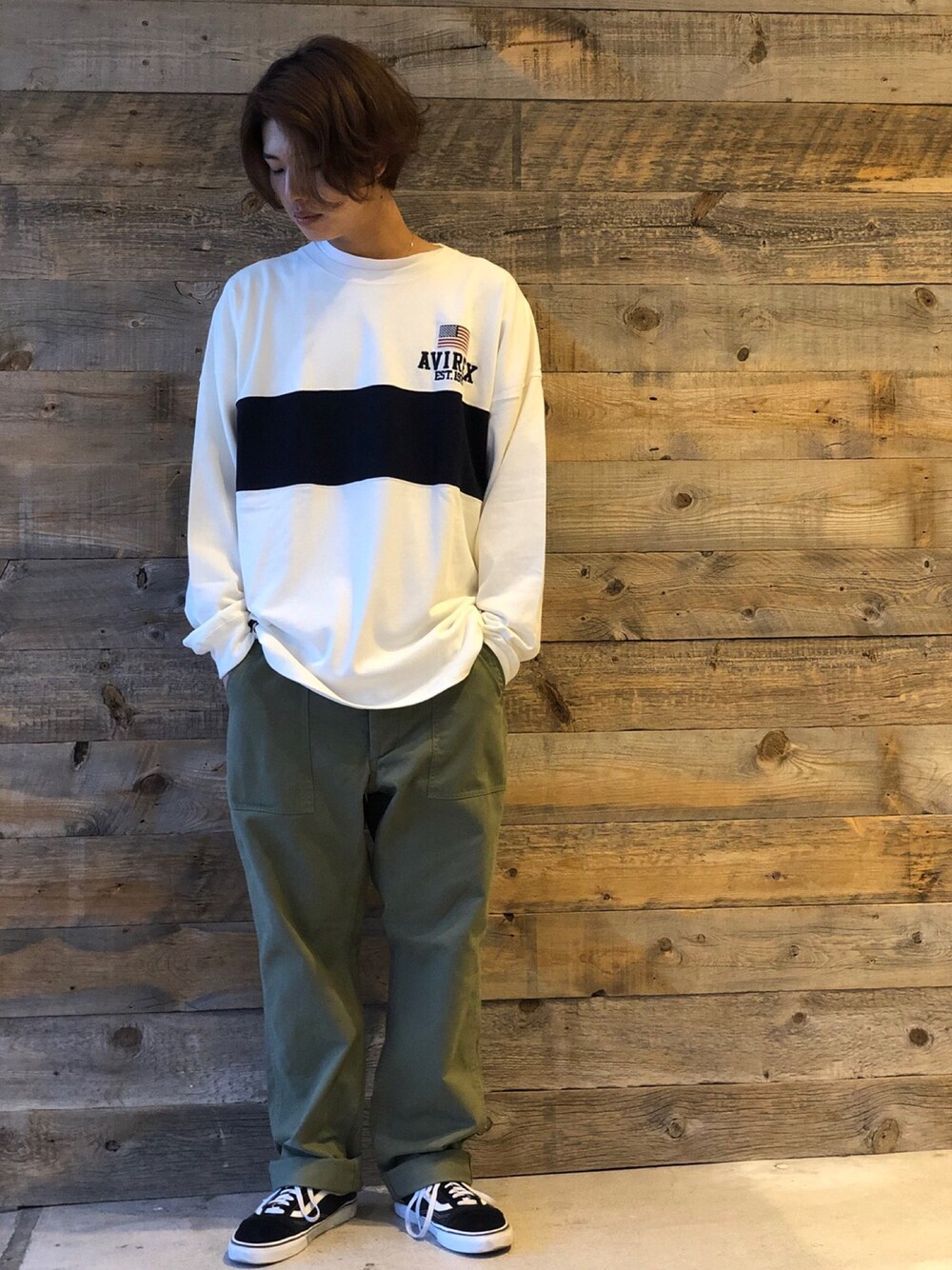 「秋のコーデ、AVIREX、ロンT、オーバーサイズ、street、ラフ、カジュアルコーデ、ストリートMIX、今日のコーデ、streetstyle」｜「AVIREXのアイテム（Tシャツ/カットソー、ブラック系）」を使った、 オオノさん（メンズ・178cm）の秋コーディネートの1枚目の写真