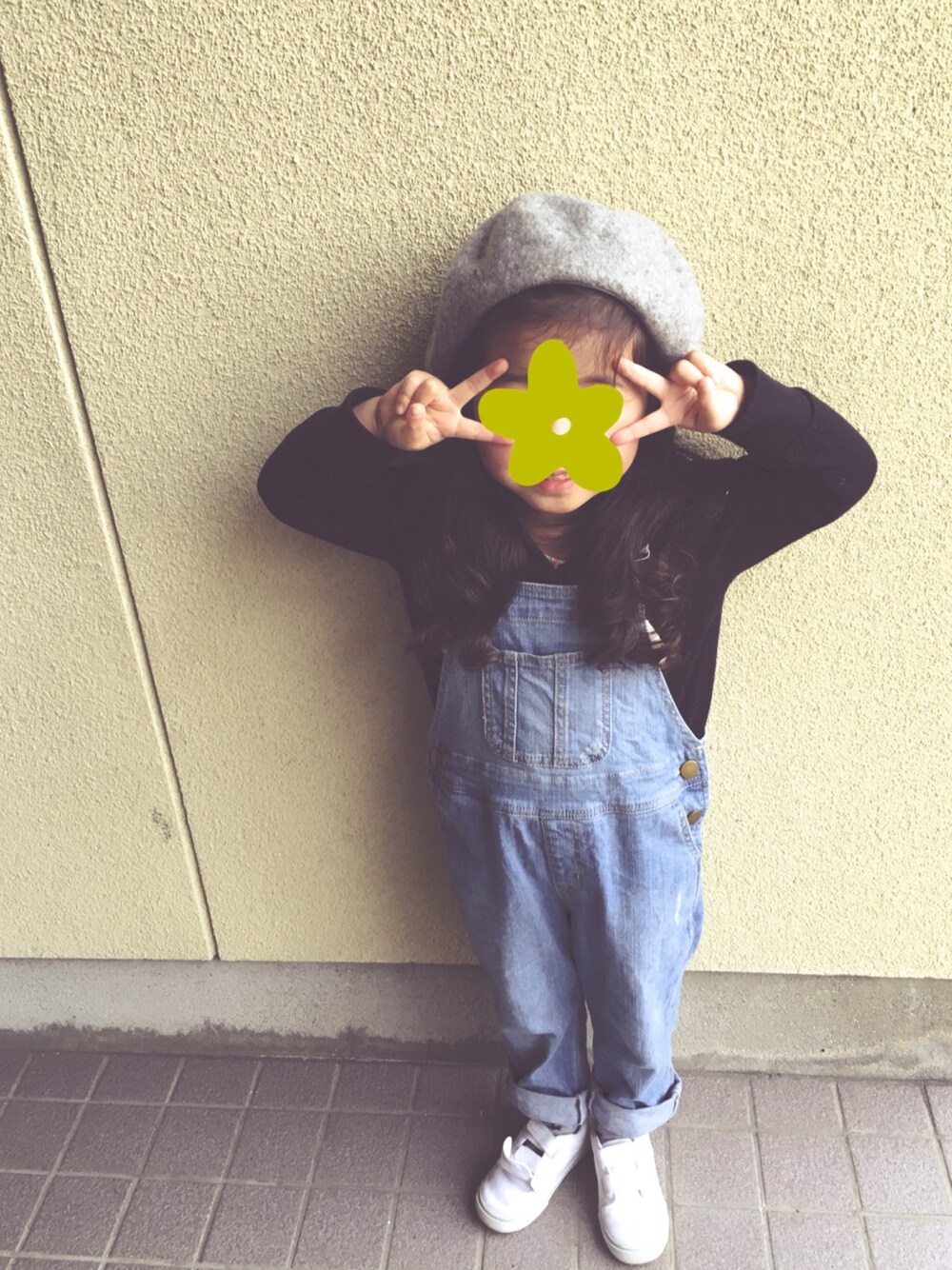 「キッズコーデ、３歳女の子、春コーデ、シンプルコーデ」｜「FILAのアイテム（パーカー、ブラック系）」を使った、MONKAJIさん（キッズ・90cm）の春コーディネートの1枚目の写真
