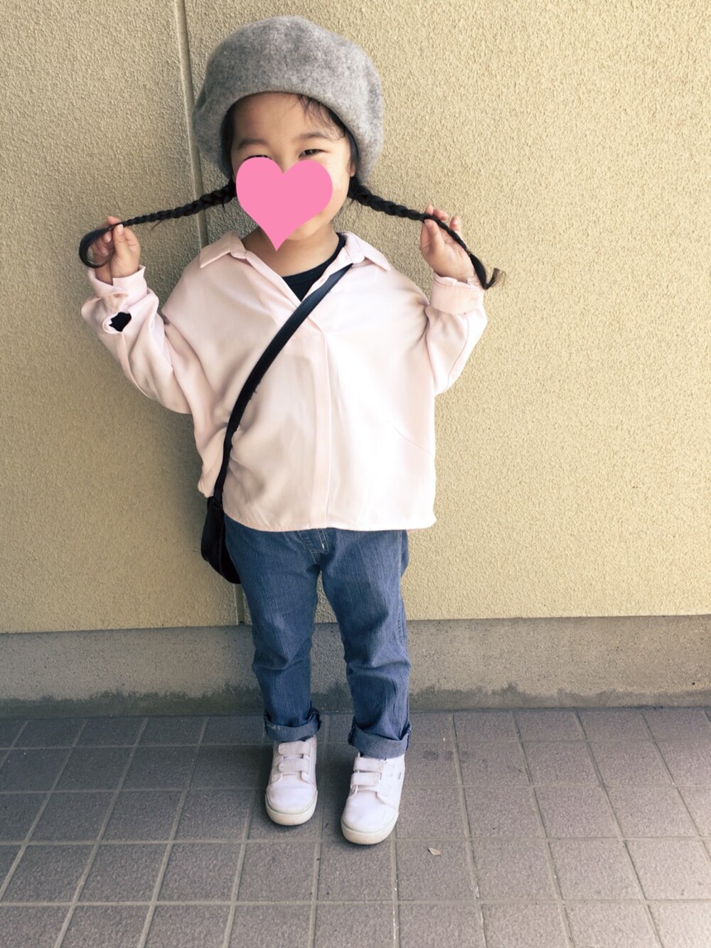 「女の子、3歳、プチプラコーデ、カジュアルコーデ」｜「Right-onのアイテム（シャツ/ブラウス、ピンク系）」を使った、MONKAJIさん（キッズ・90cm）の春コーディネートの1枚目の写真