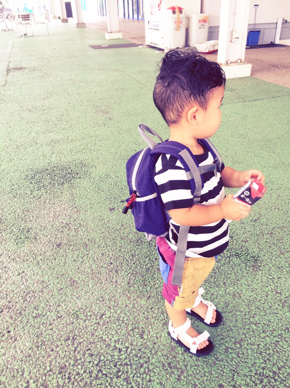 「男の子、2歳、リュック、ボーダーTシャツ」｜「BREEZEのアイテム（バックパック/リュック、パープル系）」を使った、MONKAJIさん（キッズ・80cm）の夏コーディネートの1枚目の写真