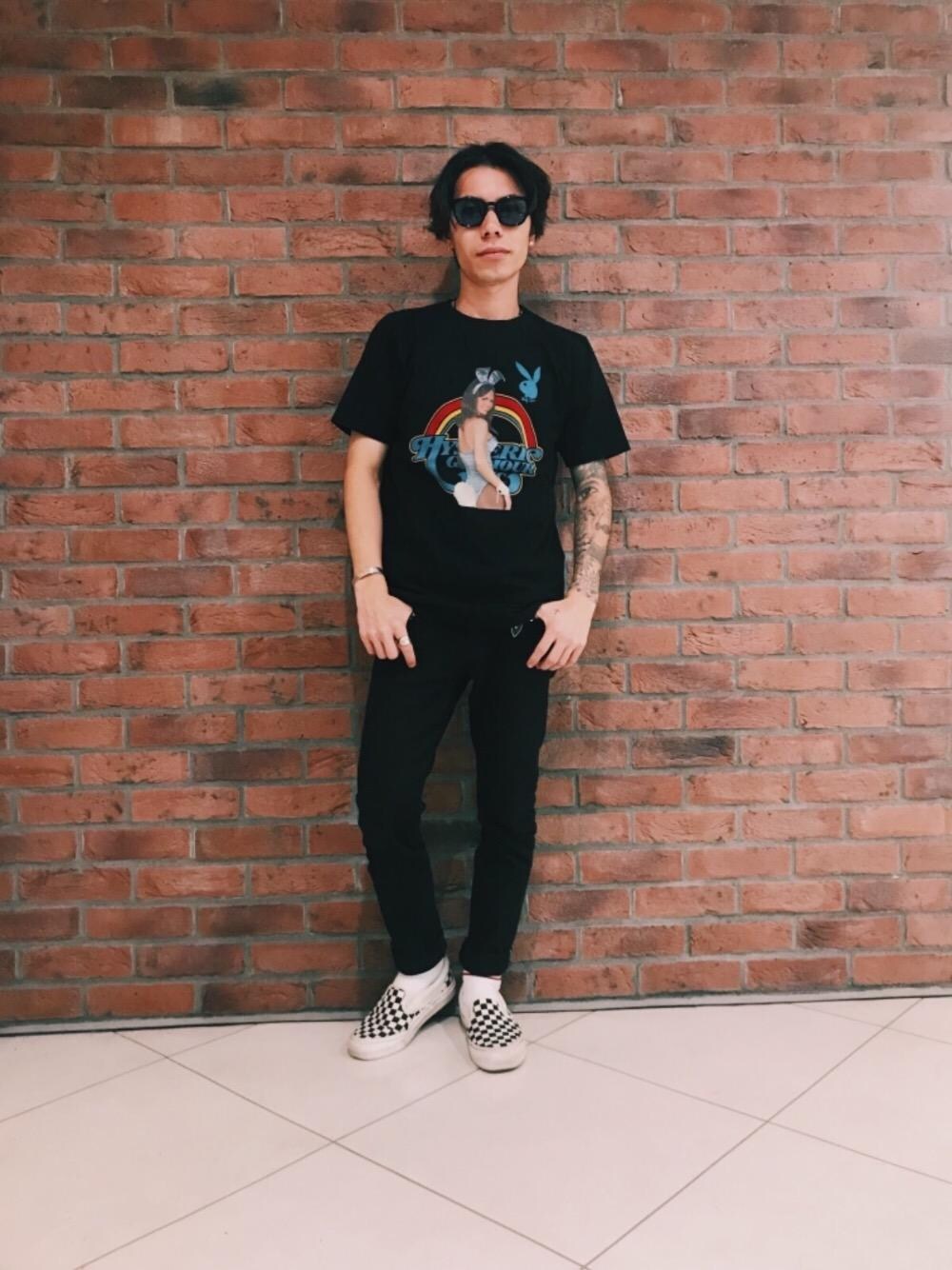 「デニム、カジュアル、ロック、Tシャツ、ストリート、Hysteric Glamour、ヒステリックグラマー、プレイボーイ」｜「HYSTERIC GLAMOURのHYS BUNNY プリント Tシャツ（Tシャツ/カットソー、ブラック系）」を使った、Masatoさん（メンズ・163cm）の夏コーディネートの1枚目の写真