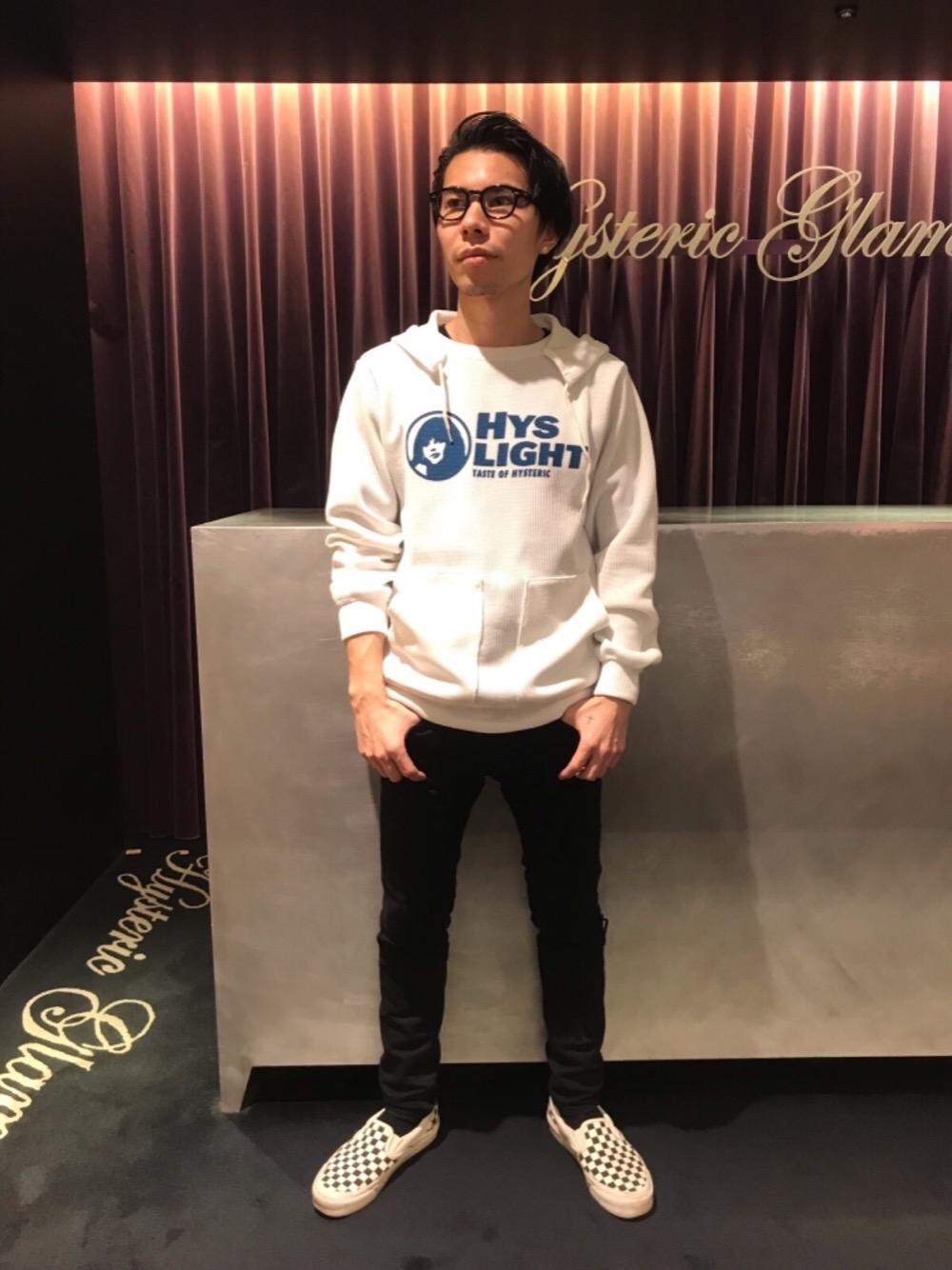 「カジュアル、シンプル、ロック、ストリート、大人カジュアル、Hysteric Glamour、90'sスタイル」｜「HYSTERIC GLAMOURのSU加工ISKOツイル スリムパンツ（デニムパンツ、ブラック系）」を使った、Masatoさん（メンズ・163cm）の冬コーディネートの1枚目の写真