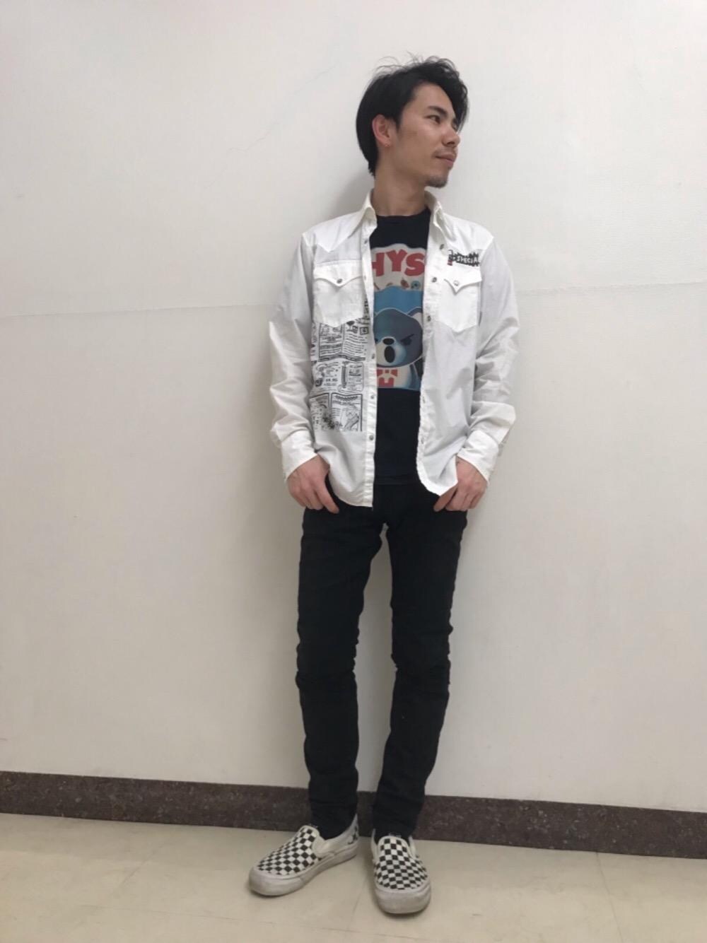 「デニム、カジュアル、シンプル、ロック、Tシャツ、ストリート、大人カジュアル、Hysteric Glamour、春コーデ、90'sスタイル」｜「HYSTERIC GLAMOURのISKOツイルスリムパンツ（その他パンツ、ブラック系）」を使った、Masatoさん（メンズ・163cm）の春コーディネートの1枚目の写真
