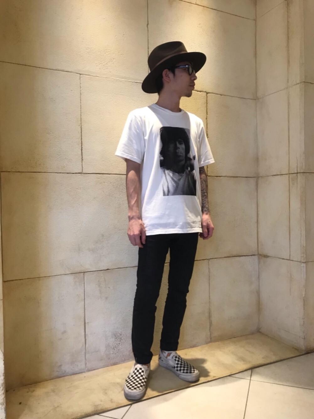 「カジュアル、ロック、Tシャツ、ストリート、大人カジュアル、コラボレーション、Hysteric Glamour、春コーデ、90'sスタイル」｜「HYSTERIC GLAMOURのブラックSデニムスリムPT（デニムパンツ、ブラック系）」を使った、Masatoさん（メンズ・163cm）の春コーディネートの1枚目の写真