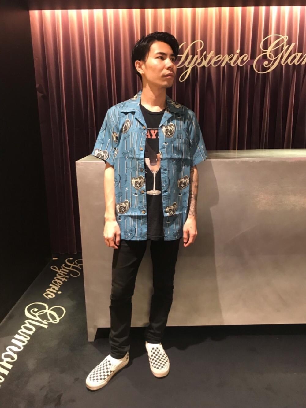 「カジュアル、ロック、ストリート、大人カジュアル、Hysteric Glamour、90'sスタイル」｜「HYSTERIC GLAMOURのブラックSデニムスリムPT（デニムパンツ、ブラック系）」を使った、Masatoさん（メンズ・163cm）の春コーディネートの1枚目の写真