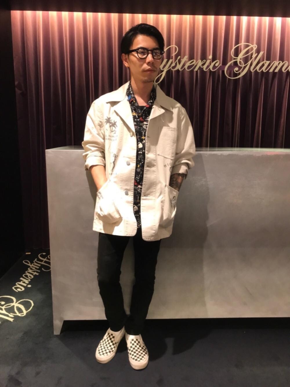 「カジュアル、ロック、ストリート、大人カジュアル、Hysteric Glamour、春コーデ、90'sスタイル」｜「HYSTERIC GLAMOURのブラックSデニムスリムPT（デニムパンツ、ブラック系）」を使った、Masatoさん（メンズ・163cm）の春コーディネートの1枚目の写真