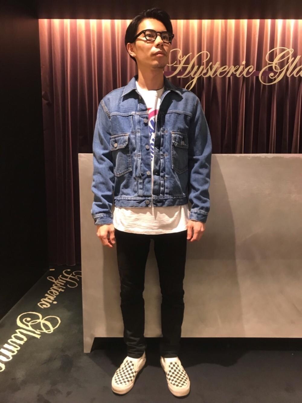 「デニム、カジュアル、シンプル、ロック、Tシャツ、ストリート、大人カジュアル、Hysteric Glamour、90'sスタイル」｜「HYSTERIC GLAMOURのブラックSデニムスリムPT（デニムパンツ、ブラック系）」を使った、Masatoさん（メンズ・163cm）の春コーディネートの1枚目の写真