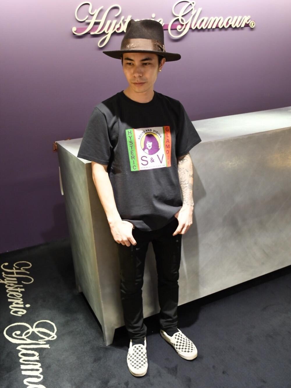 「デニム、カジュアル、シンプル、ロック、Tシャツ、ストリート、Hysteric Glamour、ヒステリックグラマー、90'sスタイル」｜「HYSTERIC GLAMOURのブラックSデニムスリムPT（デニムパンツ、ブラック系）」を使った、Masatoさん（メンズ・163cm）の春コーディネートの1枚目の写真