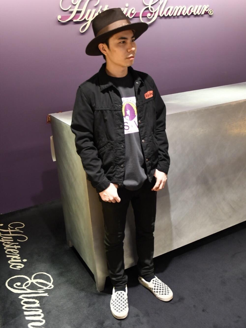 「デニム、カジュアル、シンプル、ロック、Tシャツ、ストリート、Hysteric Glamour、ヒステリックグラマー、90'sスタイル」｜「HYSTERIC GLAMOURのブラックSデニムスリムPT（デニムパンツ、ブラック系）」を使った、Masatoさん（メンズ・163cm）の春コーディネートの1枚目の写真