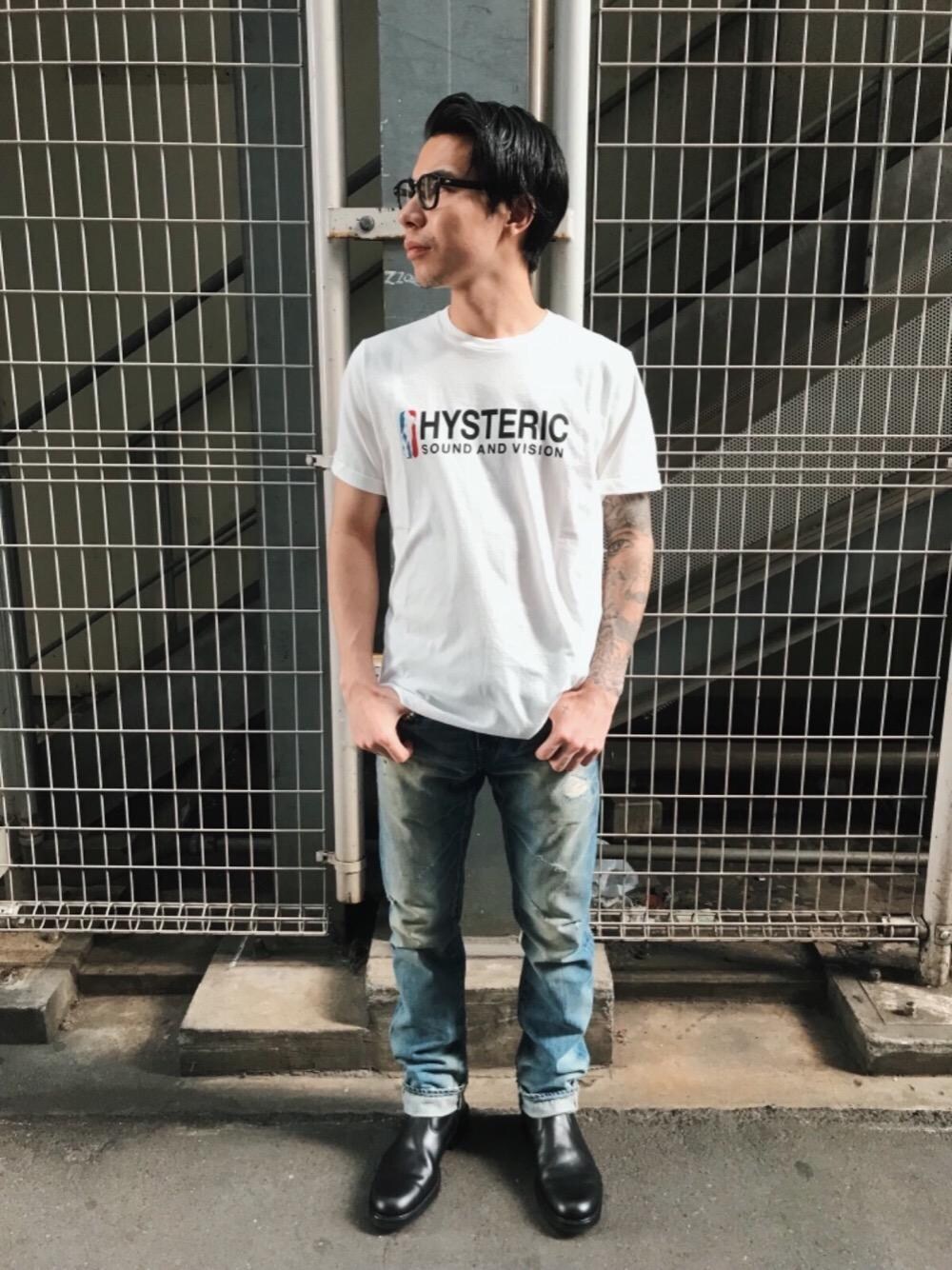 「デニム、カジュアル、シンプル、ロック、Tシャツ、ストリート、Hysteric Glamour、ヒステリックグラマー、90'sスタイル」｜「HYSTERIC GLAMOURのSIDE ZIP ショートブーツ（ブーツ、ブラック系）」を使った、Masatoさん（メンズ・163cm）の春コーディネートの1枚目の写真