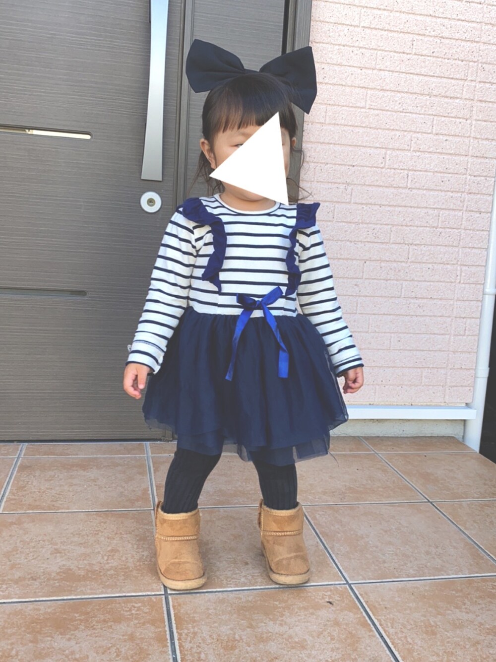 「2歳コーデ、おんざまゆげ、リボンのカチューシャ、全身お下がりコーデ」｜「おんざまゆげ♡のアイテム（その他、その他）」を使った、ka＊3さん（キッズ・90cm）の秋コーディネートの1枚目の写真
