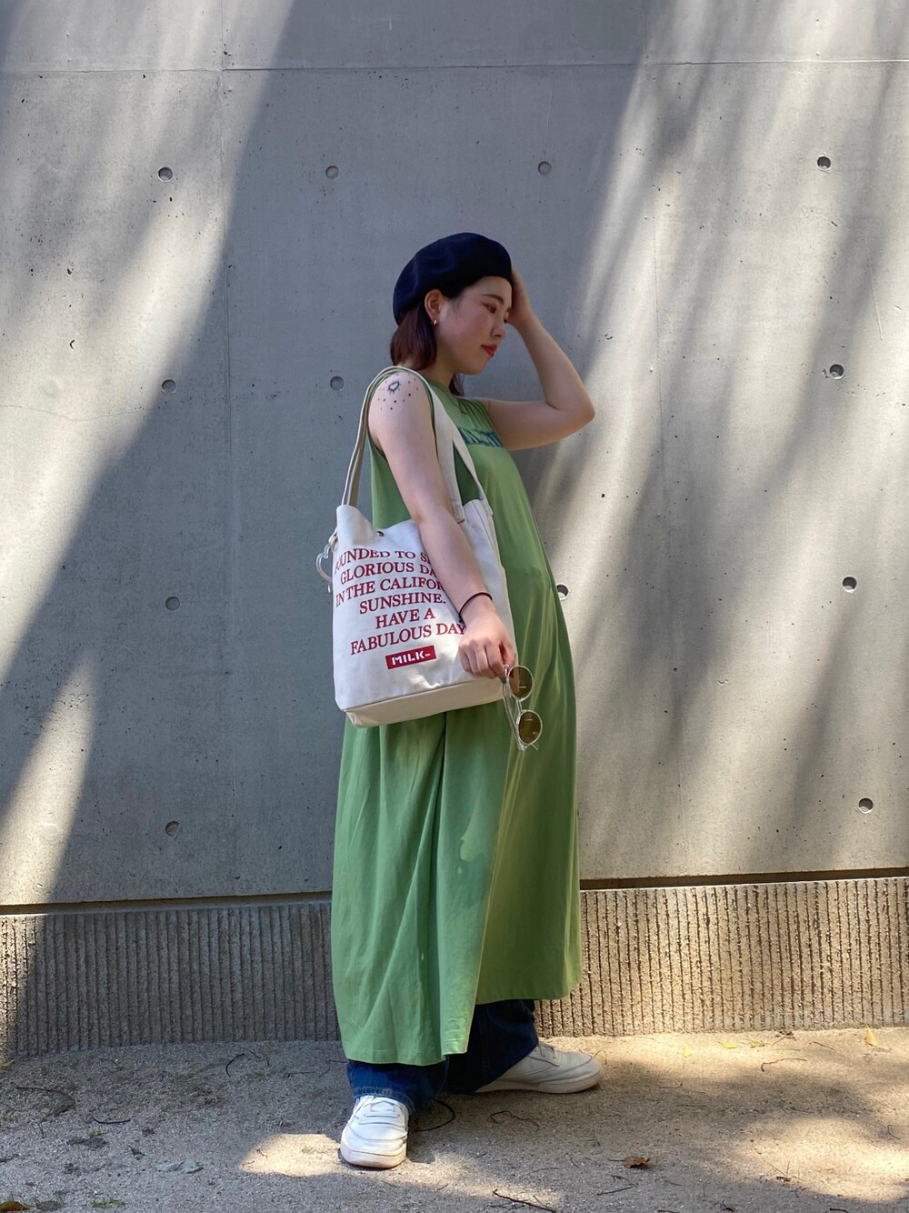 「MILKFED.、milkfed._ootd」｜「MILKFED.のアイテム（トートバッグ、ホワイト系）」を使った、江藤 優花さん（メンズ・157cm）の夏コーディネートの1枚目の写真