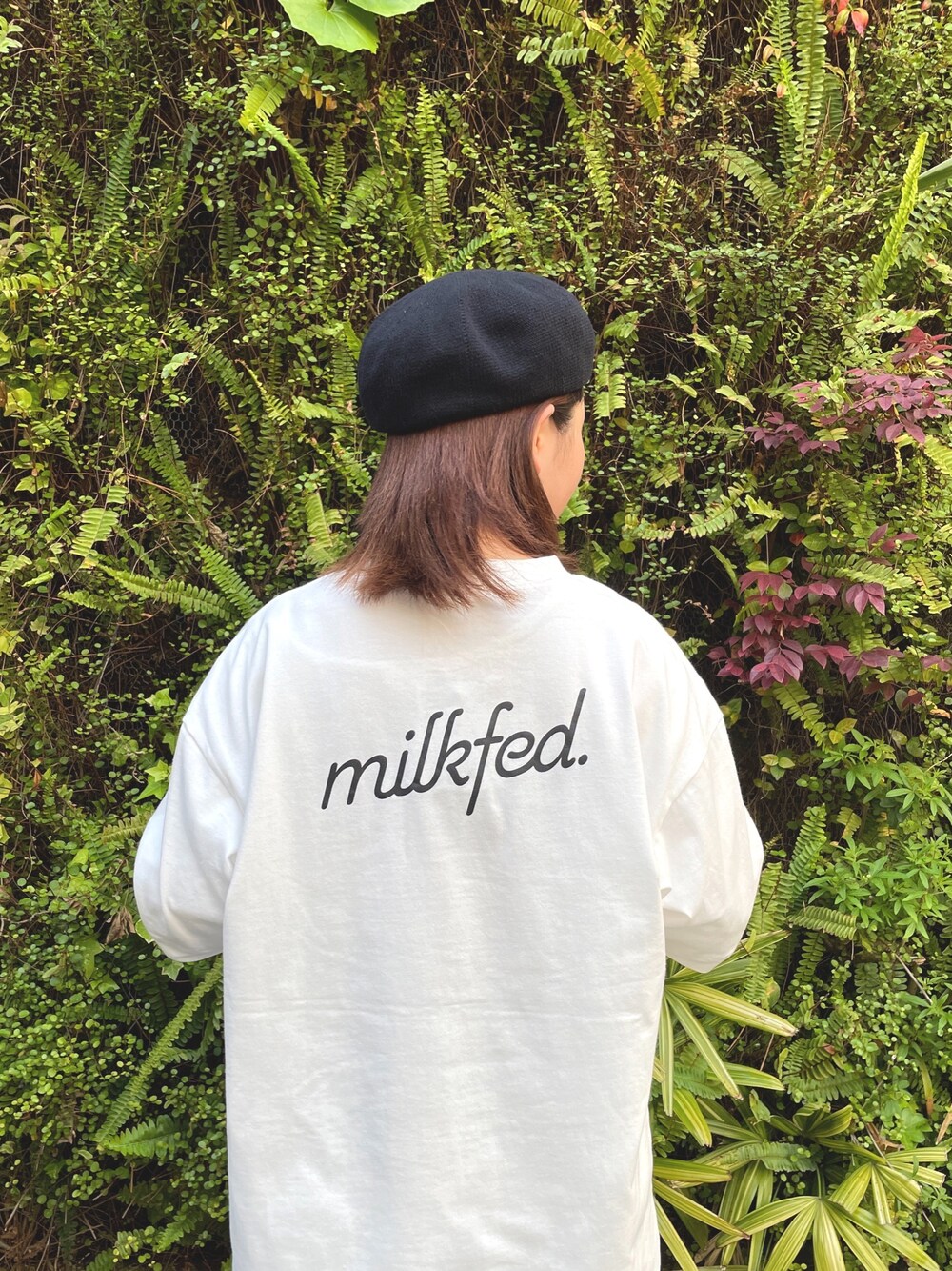 「カジュアルコーデ、MILKFED.、ミルクフェド、milkfed」｜「MILKFED.のSLIM LOGO S/S TEE（Tシャツ/カットソー、ホワイト系）」を使った、江藤 優花さん（レディース・157cm）の春コーディネートの1枚目の写真